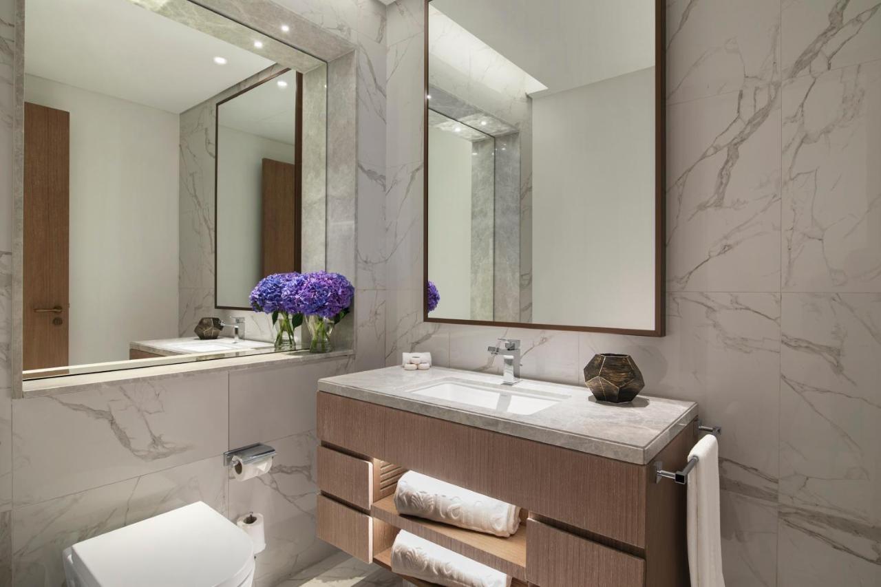 Al Jaddaf Rotana Suite Hotel Dubai Exterior photo Bathroom