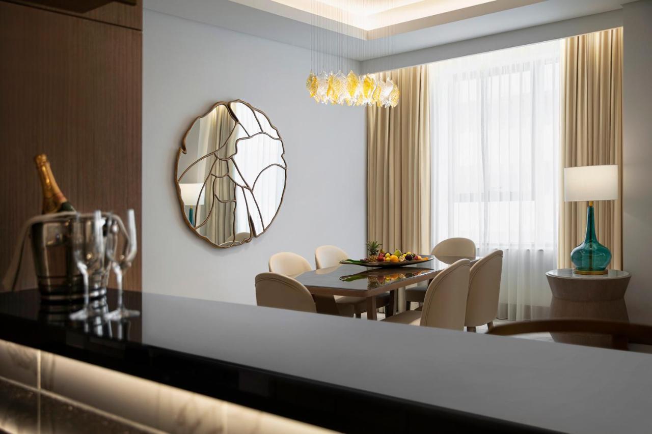 Al Jaddaf Rotana Suite Hotel Dubai Exterior photo A mirror in a dining room